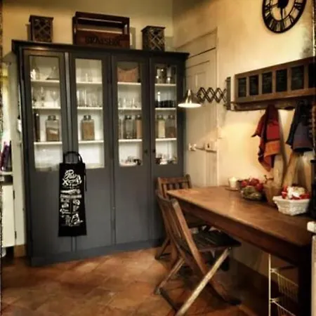 Chateau Du Port Huble