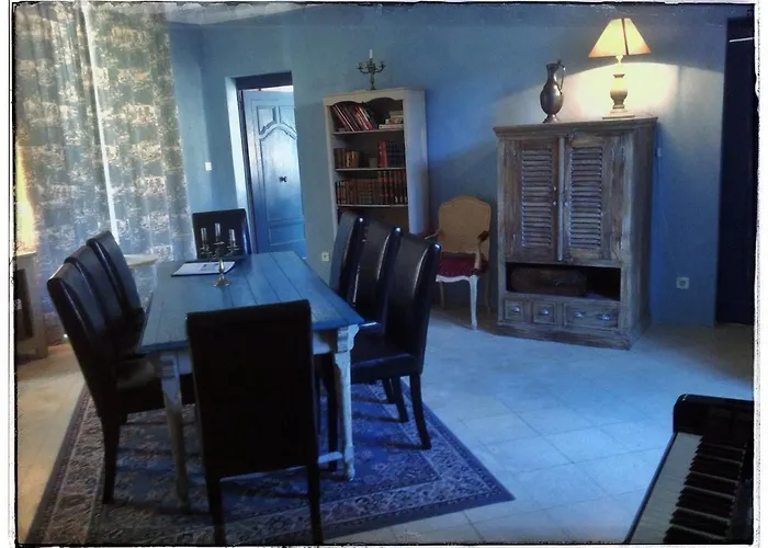 Chateau Du Port Huble